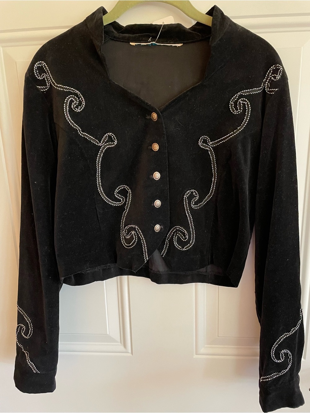 Fabulous Vintage 1980’s Black Cropped Cowgirl Embroidered Velvet Jacket, M! 🍁